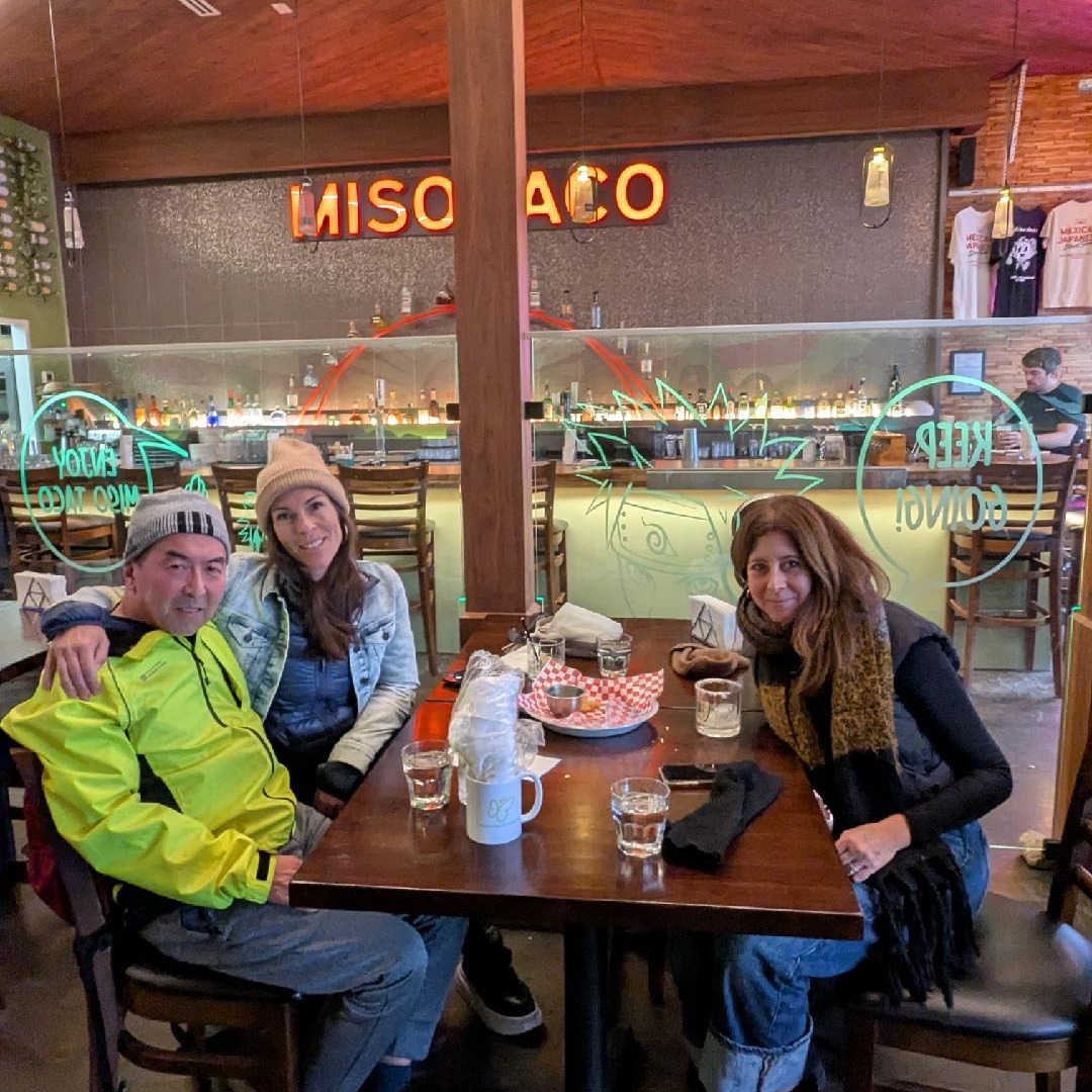 😊 Met with @sarahrobichaud and @jessicadargocaplan at Miso Taco on Wednesday afternoon for an awesome tasry lunch. Had a great time catching up with the both of them. Looking forward to seeing them this afternoon at Dance with PD, and Dancing with Parkinson's free dance class @ 330pm at the Scotiabank Dance Centre. It's open to all PwP, their care partners and supportive friends.